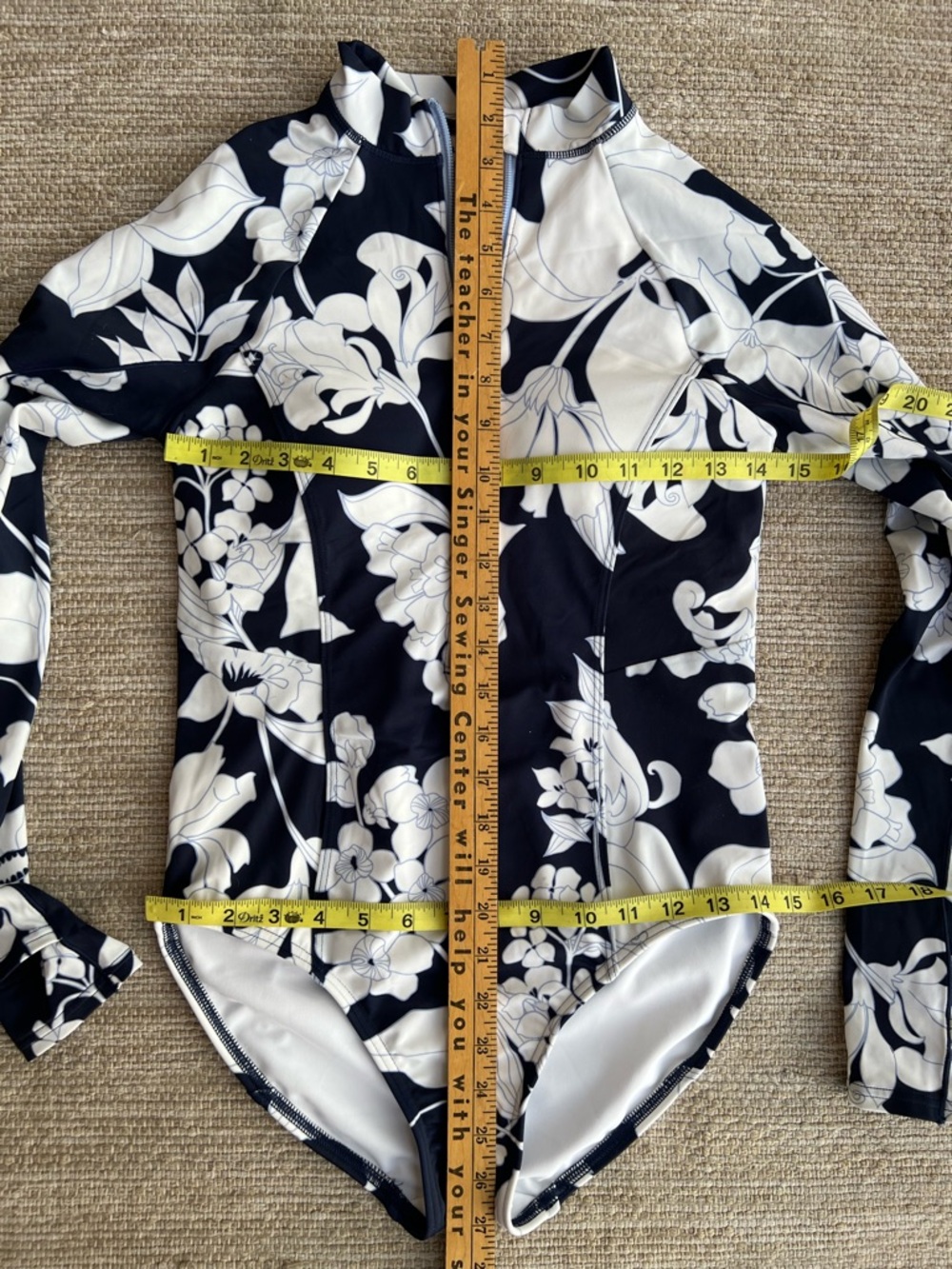 Lands' End Navy Blue & White Floral Long-Sleeve Rash Guard Swimsuit size 6P - Picture 3 of 9